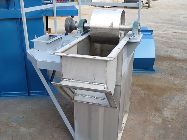 TD/D型帶式斗式提升機(jī) TD/D型帶式斗式提升機(jī)